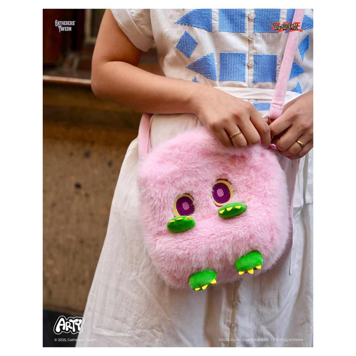 Teal Kuribeh character plush sling bag with adjustable strap and internal pocket - Kuribee - imagen 4