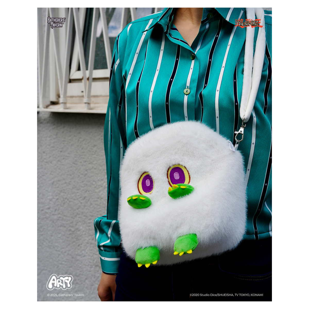Teal Kuribeh character plush sling bag with adjustable strap and internal pocket - Kuriboo - imagen 11